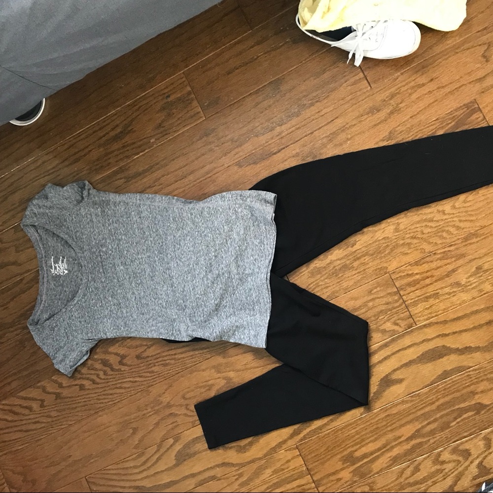 Scoop neck gray fitted tee